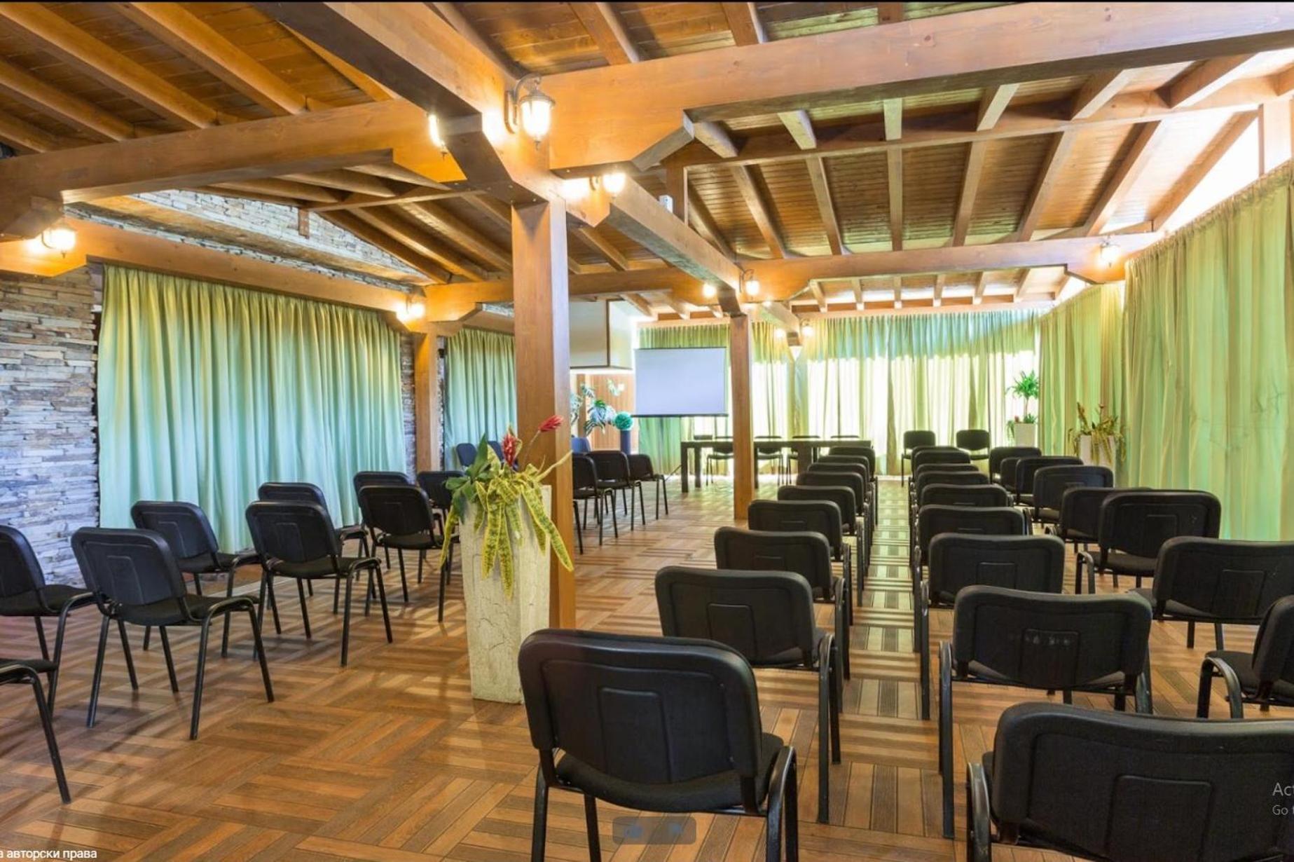 Wood & Aparthotel